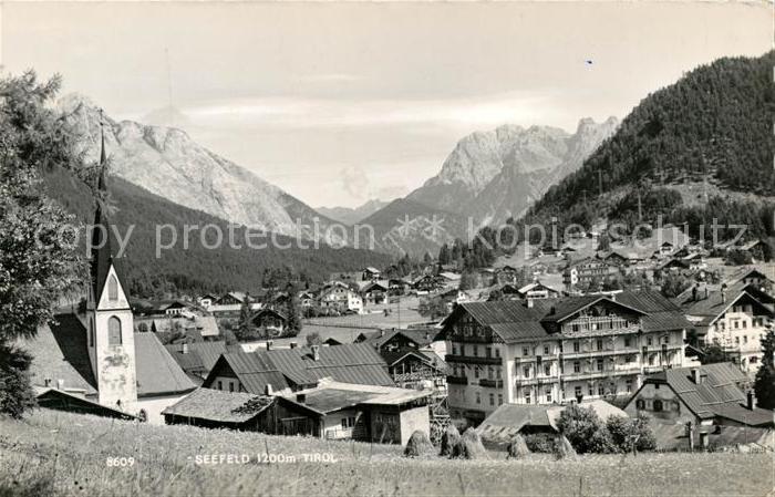 Seefeld Tirol Ortsansicht mit Kirche Alpenpanorama