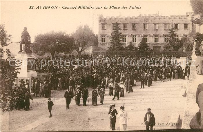 Avignon Vaucluse Concert Militaire sur la Place des Pala