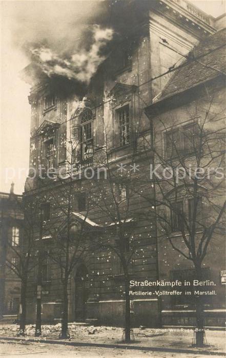 BERLIN  CITY Strassenkaempfe Artillerie Volltreffer im Marstall 1. Weltkrieg