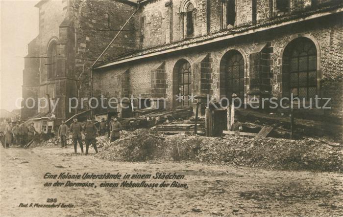 Frankreich WK1 Kolonie Unterstaende in einem Staedtchen an der Dormoise Westlich