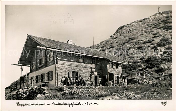 Zeppezauerhaus Berghaus mit Untersberggipfel