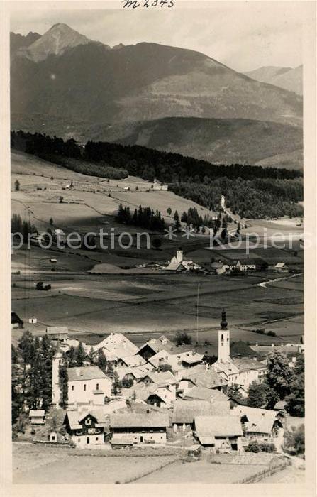 Oesterreich Fliegeraufnahme Dorfpartie
