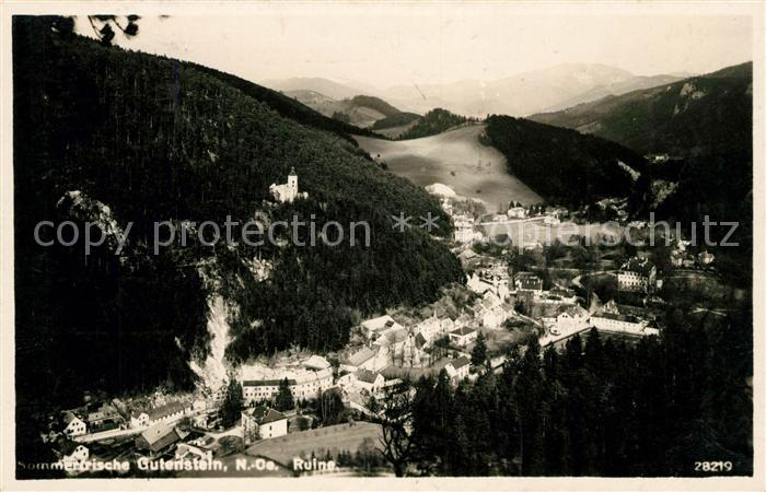 Gutenstein Niederoesterreich mit Ruine