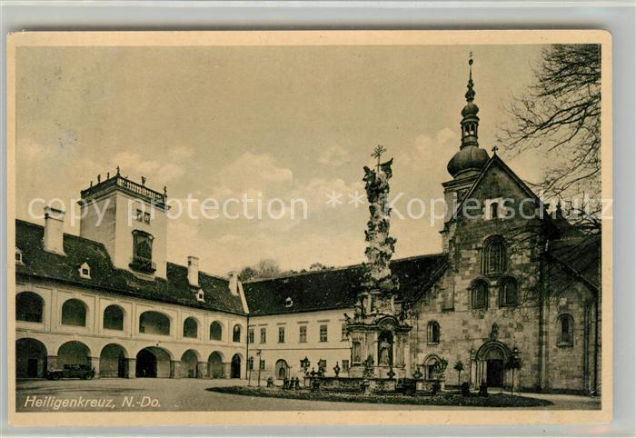 Heiligenkreuz Niederoesterreich Stift Stiftshof Dreifaltigkeitssaeule