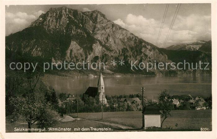 Altmuenster Traunsee mit dem Traunstein