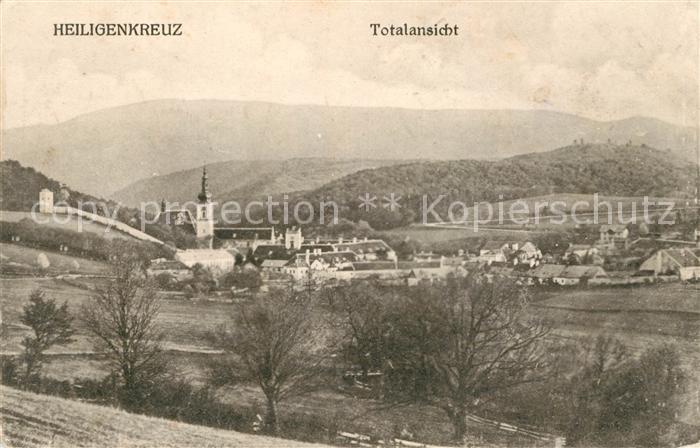 Heiligenkreuz Niederoesterreich Panorama mit Kirche