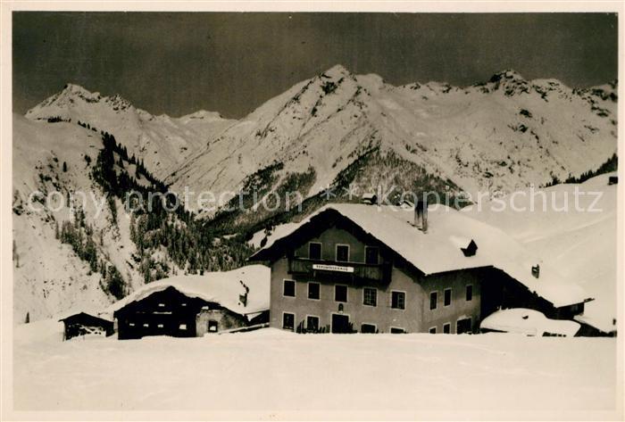 Steeg Tirol Edelweisshaus Kaisers Alpenpanorama Winterlandschaft