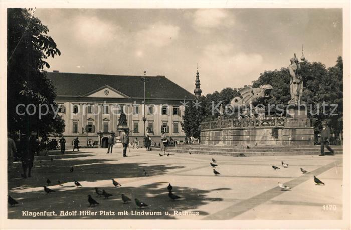 Klagenfurt Woerthersee AH Platz mit Lindwurm und Rathaus Denkmal