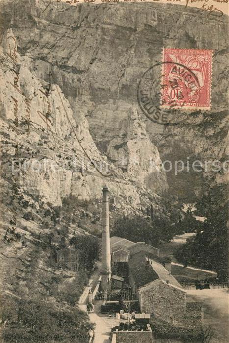 Avignon Vaucluse Usine dans les montagnes