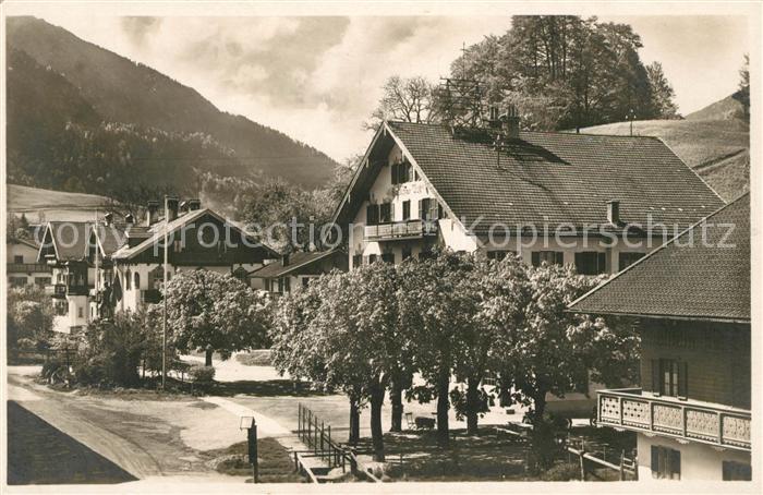 Kochel See Gasthof zur Post mit Schmied von Kochel Denkmal