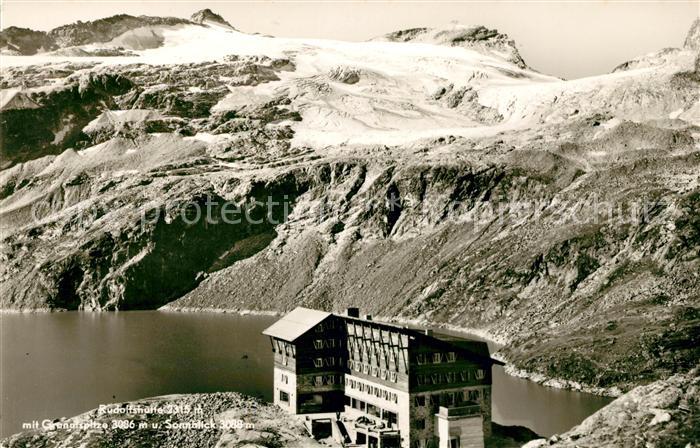 Rudolfshuette Weisssee Berghaus mit Granatspitze und Sonnblick Bergsee Gebirgspa