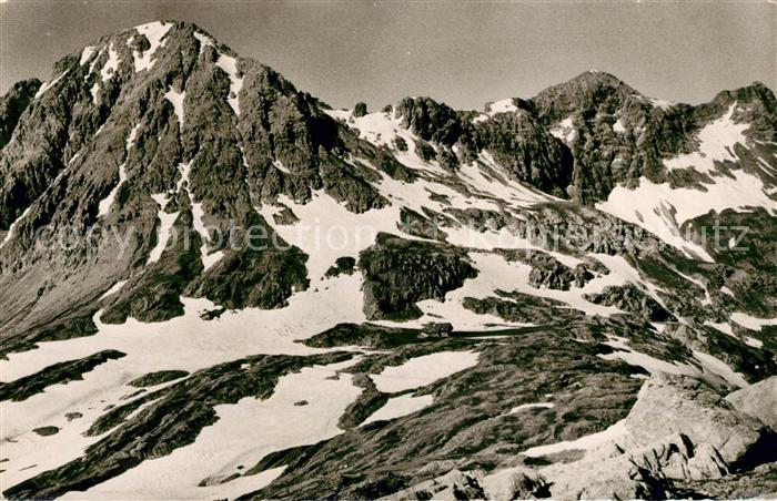 Goeppingerhuette Hochlichtspitze Braunarlspitze Gebirgspanorama Alpen
