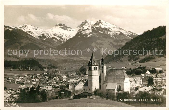 Kitzbuehel Tirol Stadtpanorama Blick gegen Sueden Alpen