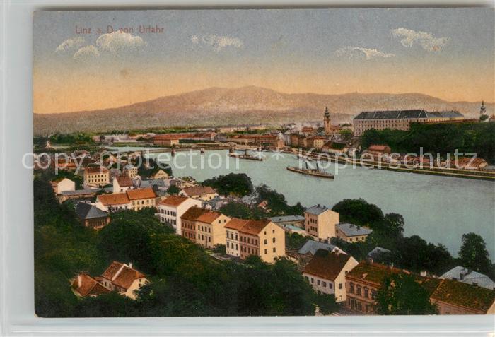 Urfahr Linz Donau Stadtpanorama Blick ueber die Donau