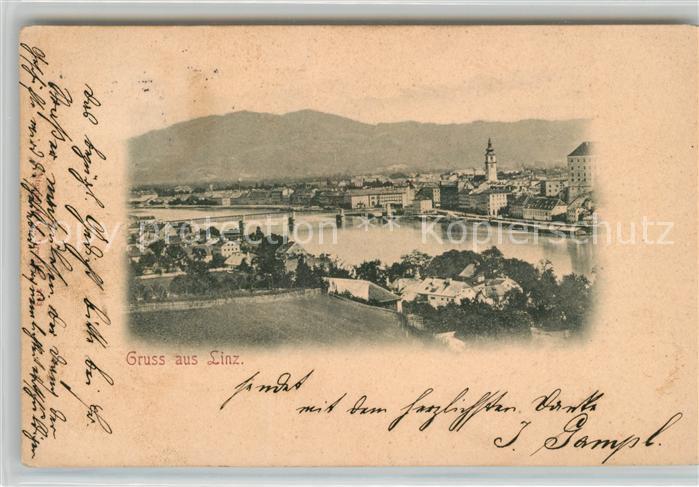 Linz Donau Stadtpanorama Blick ueber die Donau