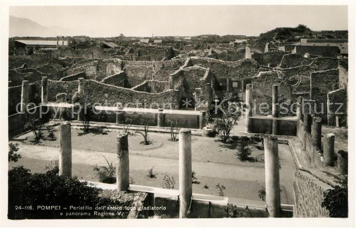 Pompei Peristillo dell antico ludo gladiatorio e panorama Regione V Ruinen antik