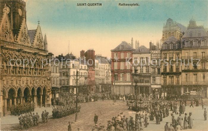 Saint-Quentin 02 Aisne Militaerparade Marktplatz Kirche