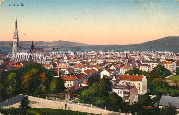 Linz Donau Stadtblick mit Kirche