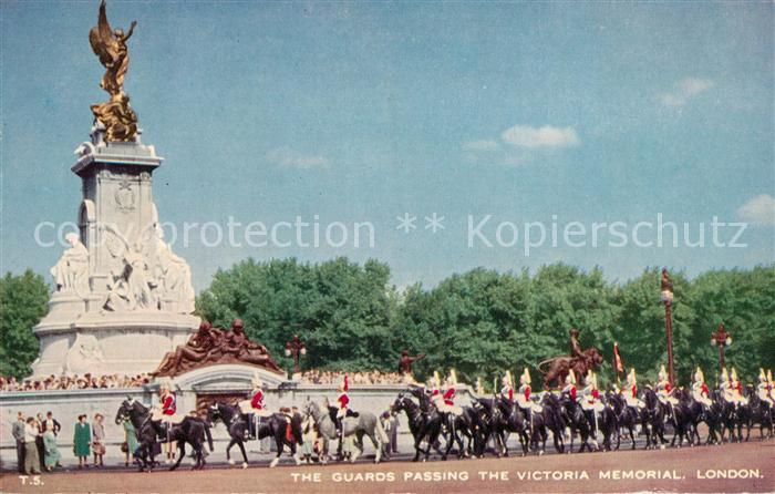 Leibgarde Wache Guards Victoria Memorial London