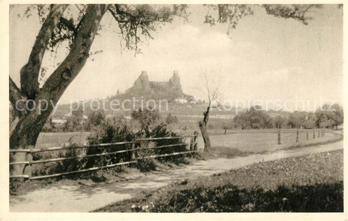 Trosky Tschechien Feldweg mit Ruine