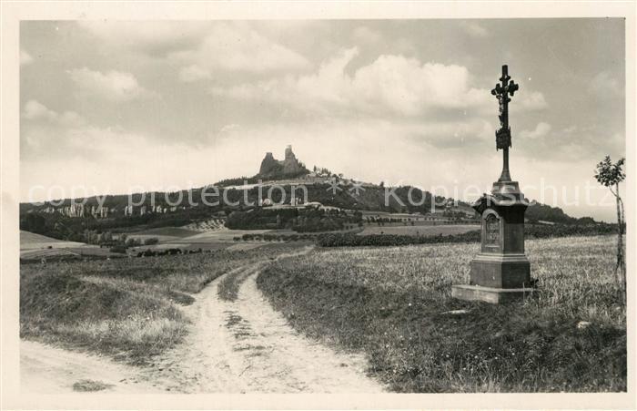 Cesky Raj Trosky Feldweg Jesuskreuz