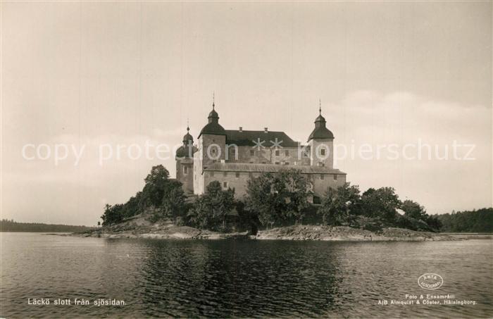 Norge Norwegen Laeckoe slott fran sjoesidan