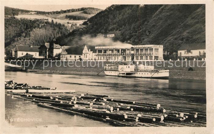 Stechovice Hafen Holzfloeser