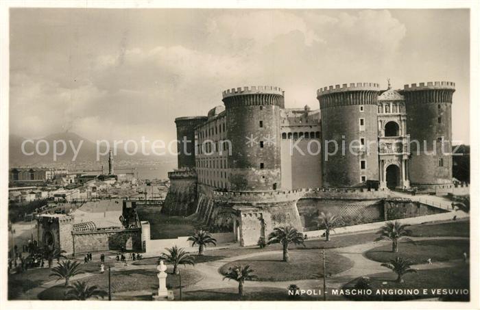 Napoli Neapel Castello Maschio Angioino e Vesuvio Burg Vulkan Vesuv