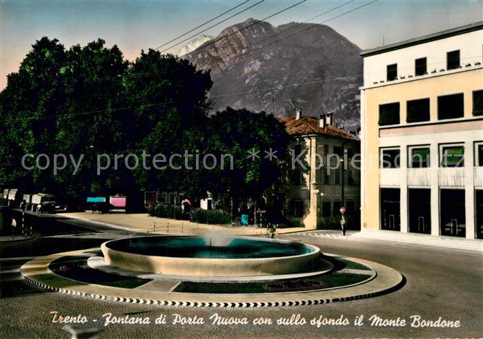 Trento Fontana di Porta Nuova con sullo sfondo il Monte Bondone