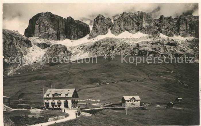 Passo Pordoi verso Sella Gruppe delle Dolomiti Gebirgspass Dolomiten