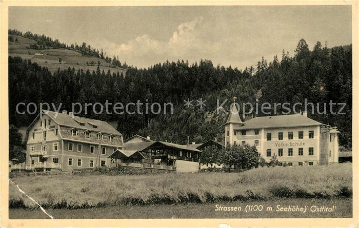 Strassen Tirol Teilansicht mit Volksschule Gasthof