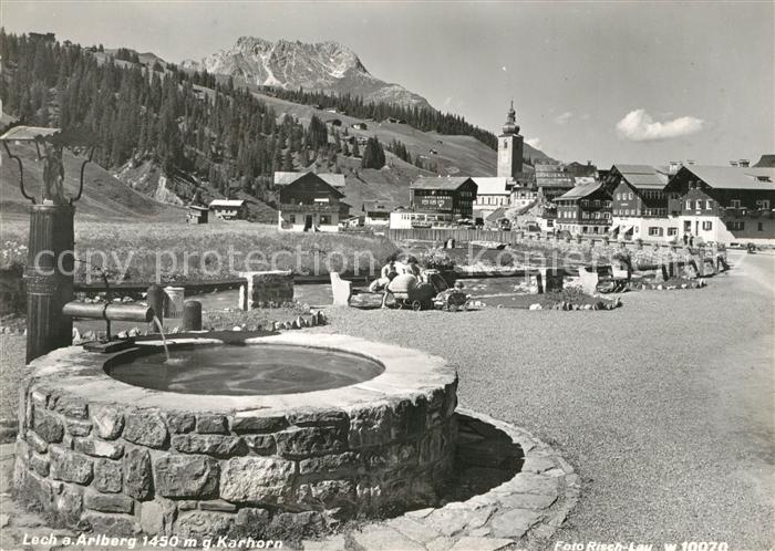 Lech Vorarlberg Brunnen Blick zur Kirche gegen Karhorn Lechquellengebirge
