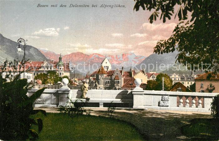 Bozen Suedtirol Panorama mit Dolomiten