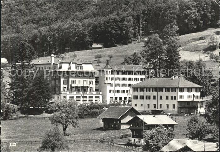 Lungern Haus St Josef mit Marien und Josefsburg