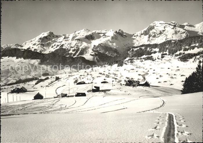 Wildhaus SG Oberdorf mit Bergrestaurant und Sessebahn Wintersportplatz