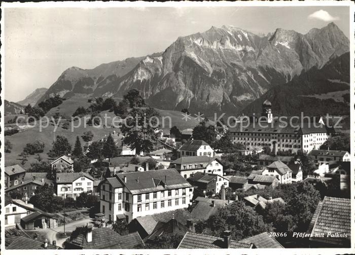 Pfaefers Ortsansicht mit Kloster Blick zum Falknis