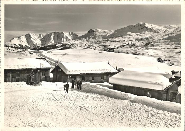 Brigels Flablager mit Piz Mundaun und Signinagruppe