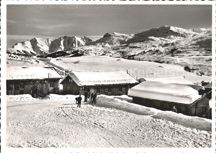 Brigels Flablager mit Piz Mundaun und Signinagruppe