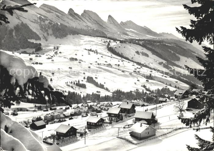 Wildhaus SG mit Churfirsten und Alp Iltios Bergstation