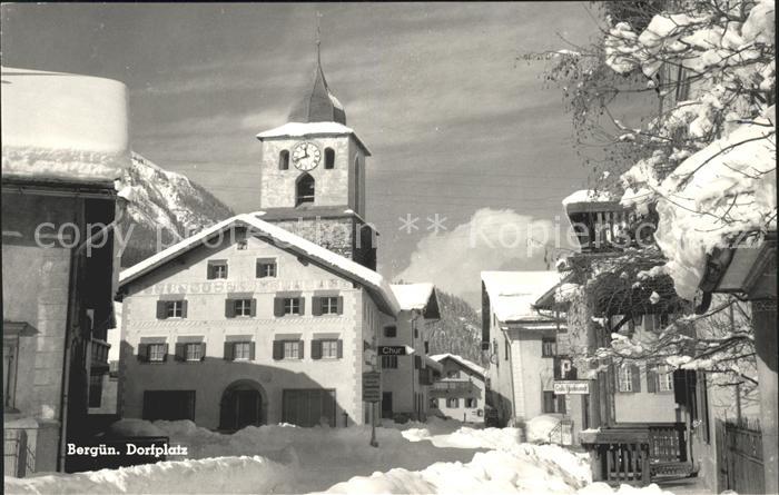 Berguen Bravuogn GR Dorfplatz verschneit