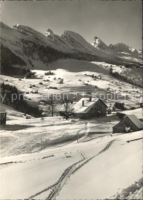 Wildhaus SG Zwingliheim mit Churfirsten Appenzeller Alpen Wintersportplatz