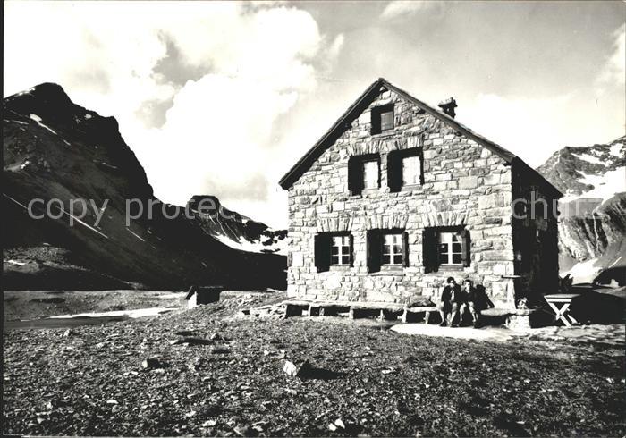 Linthal Glarus Muttseehuette SAC mit Nueschenstock und Scheidstoeckli Schutzhuet