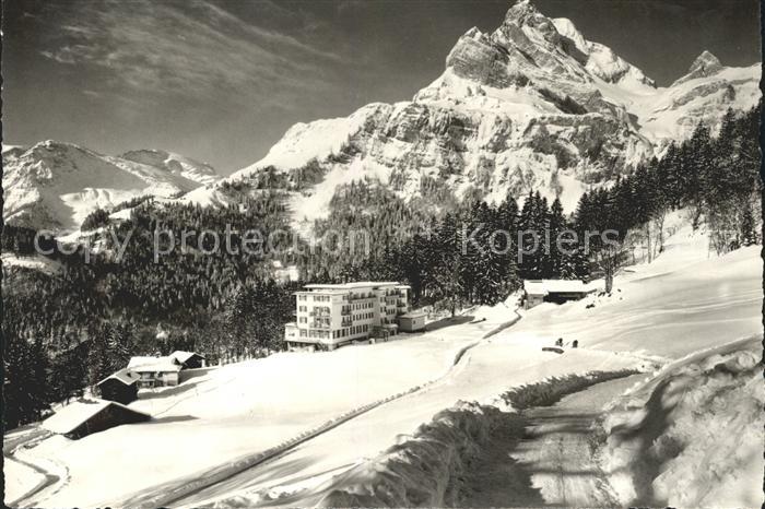 Braunwald GL Hotel Niederschlacht mit Ortstock Glarner Alpen Winterimpressionen