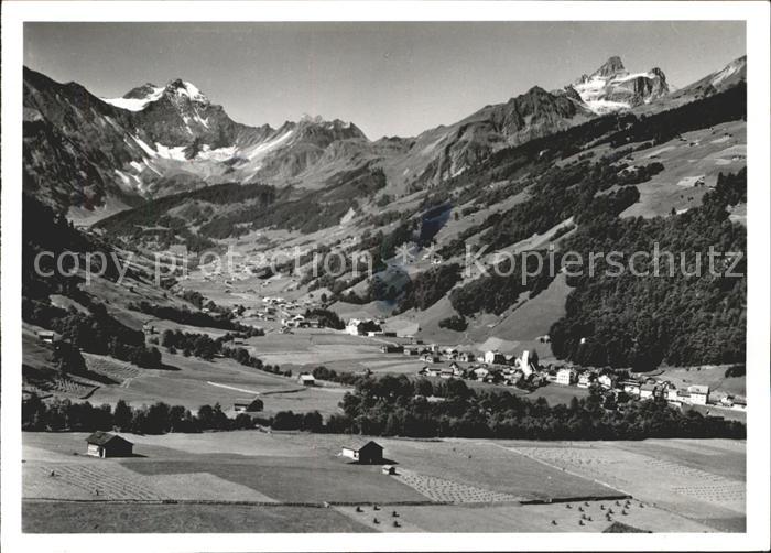 Elm GL Panorama mit Hausstock Leiterberg und Kaerpfstock Glarner Alpen