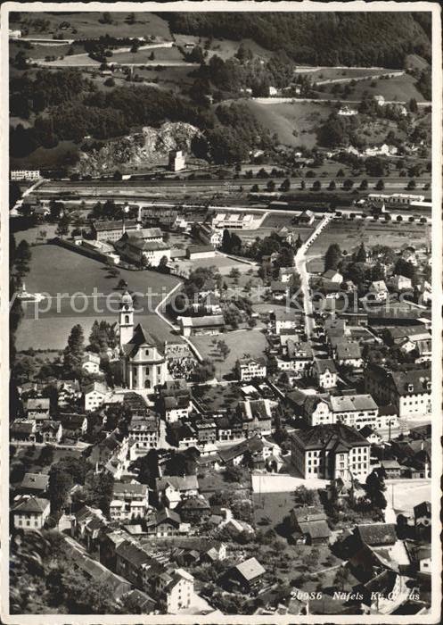 Naefels GL Blick ueber die Stadt Kirche