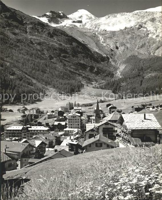 Saas-Fee Ortsansicht mit Allalinhorn