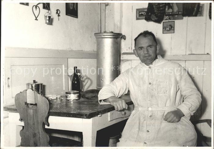 Schwyz Mann in der Kueche