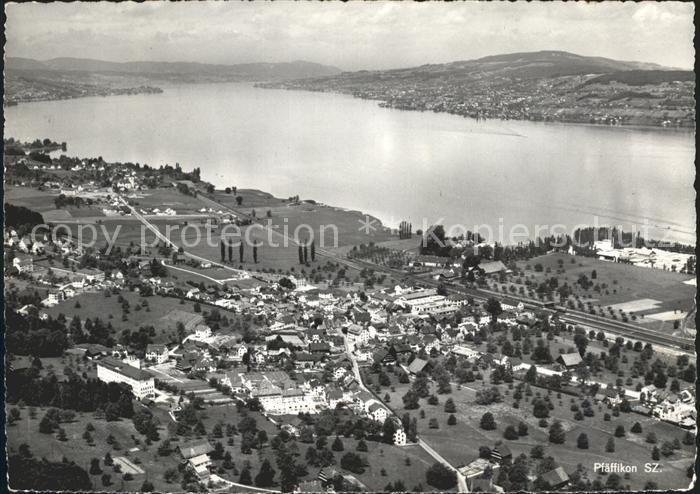 Pfaeffikon SZ Fliegeraufnahme Zuerichsee