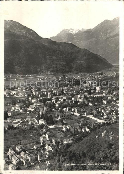 Bellinzona con Ravecchia Totalansicht