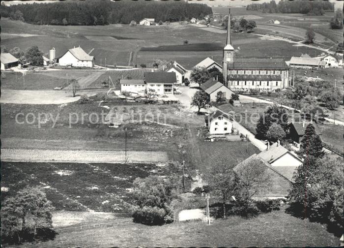 Le Cret-pres-Semsales Teilansicht mit Kirche